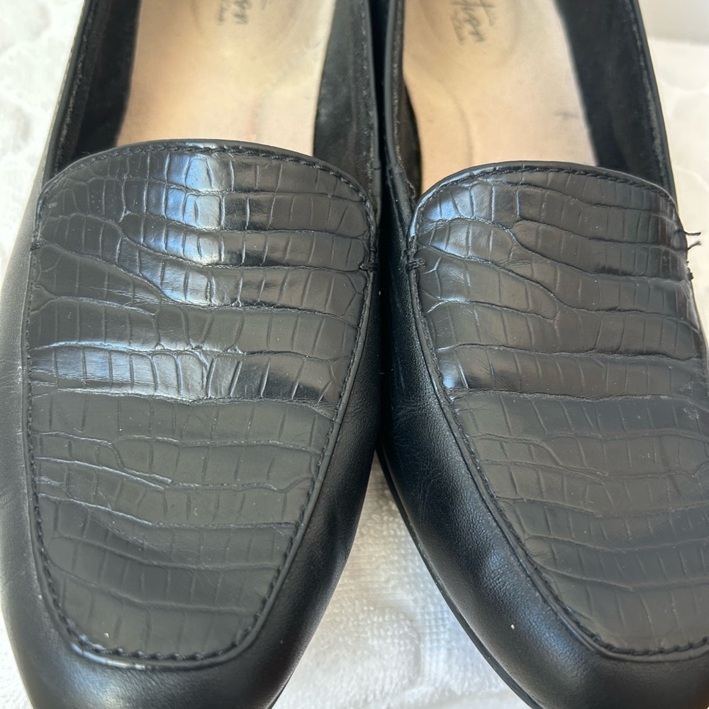 Clarks Women's Juliet Lora Loafer black leather crocodile texture top Size 8 - Picture 3 of 8